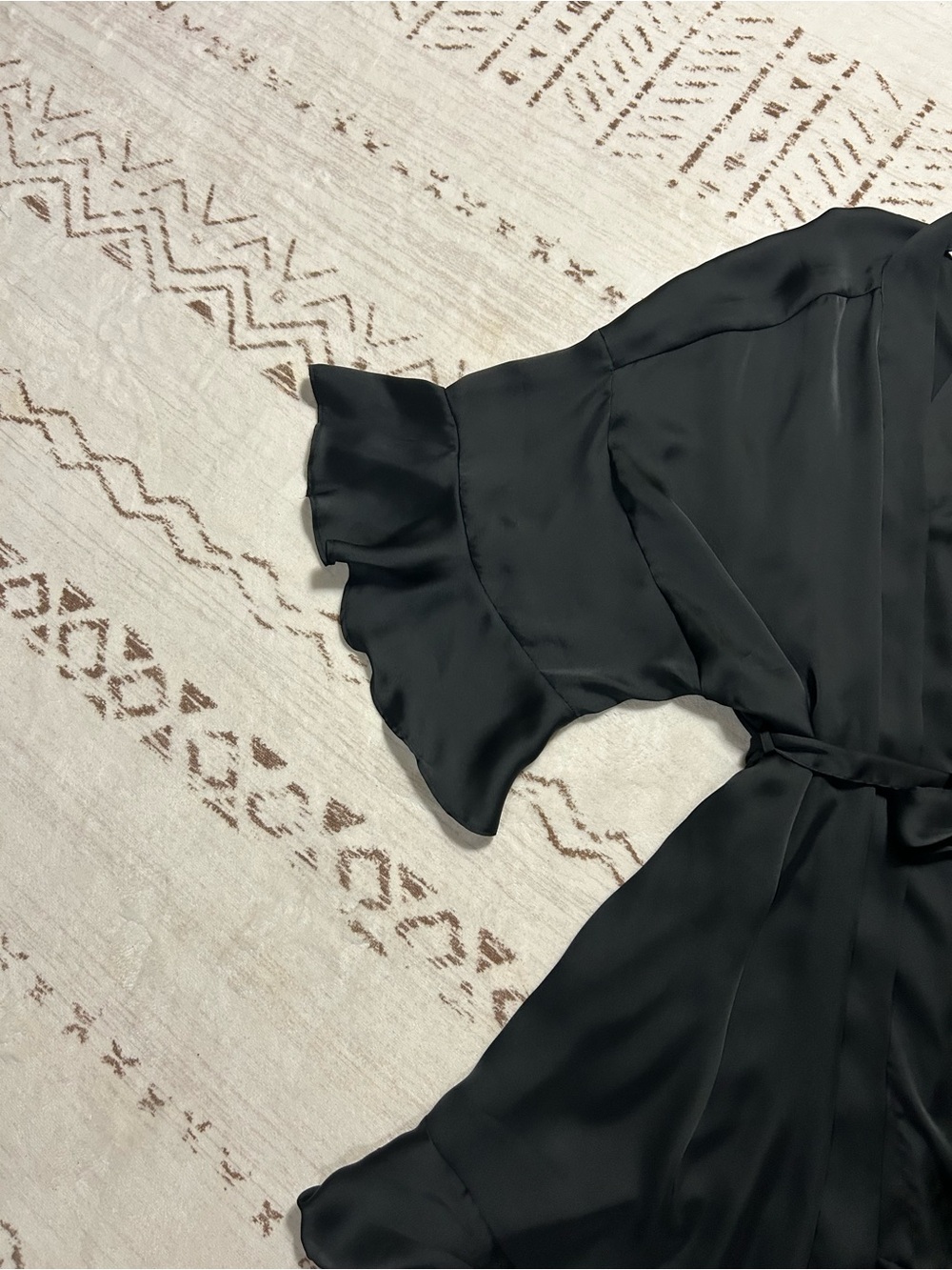 Victoria’s Secret Black Satin Feel Kimono Wrap Robe Ruffle Trim M/L - Picture 5 of 9